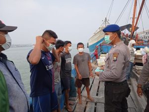 Satuan Polairud Polres Tanjung Pinang Laksanakan Patroli Dan Pembagian Masker Terkait Dampak Asap KARHUTLA