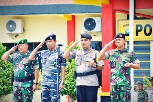 Kendaraan Roda 2 Dan Roda 4 Kepolisian Bintan Tampak Berjejer Saat Apel Pasukan Persiapan Pelantikan Presiden Dan Wakil Presiden Besok