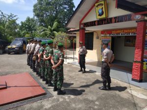 Koramil 02 Bintan Timur Patroli Bersama Polsek Bintan Timur Di Beberapa Titik Yang Ada Di Kecamatan Bintan Timur