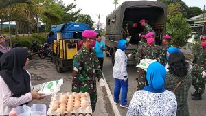 Peduli Dampak COVID -19 Yonmaharlan IV Tanjung Pinang Berbagi Sembako Kepada Masyarakat