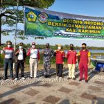 Polres Karimun, Polda Kepri,  TNI dan Pemkab Karimun Gotong Royong Bersihkan Sampah Dan Enceng Gondok Di Danau Taman Hijau