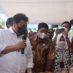 Airlangga Hartarto Bersama Roby Tinjau Operasi Pasar Barek Motor