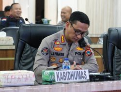 Kabidhumas Polda Kepri Bersama Insan Pers Mengikuti Kegiatan Diskusi Publik Dialog Penguatan Internal Polri Secara Virtual