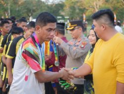 Bupati Roby Tutup Turnamen Sepak Bola Bintan Bukit Batu Cup V 2023