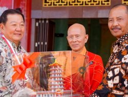 Sekdaprov Hadiri Peresmian Pagoda Sata-Saharsa Buddha di Tanjungpinang