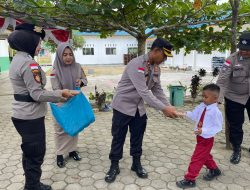 Menyambut Hari Kemerdekaan Republik Indonesia Polres Bintan Bagikan Sarapan Merah Putih