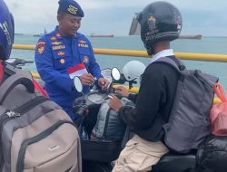 Polres Bintan Bagikan Bendera Merah Putih Dalam Rangka Memperingati Hari Ulang Tahun RI ke-78