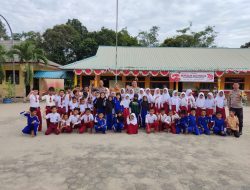 Polsek Gunung Kijang Salurkan Sarapan Merah Putih di SDN 005 Toapaya