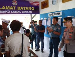 Memperingati HUT TNI AL ke-78, Kapolres Bintan Berikan Kue dan Ucapan Selamat Ulang Tahun