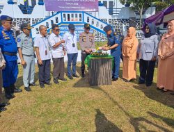 Peringati Hari Perhubungan Nasional Ke 53 KSOP Kijang Berikan Bantuan Life Jacket Kepada Nelayan