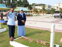 Mengenang Arwah Dan Jasa Para Pahlawan, Lanud Raja Haji Fisabilillah Ikuti Upacara Ziarah dan Tabur Bunga dalam Rangka HUT TNI Ke-78 Di Provinsi Kepulauan Riau.