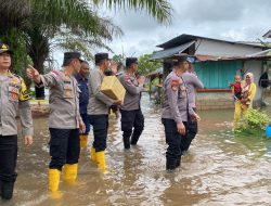 Kapolres Bintan Kunjungi Warga Terdampak Banjir dan Berikan Bantuan