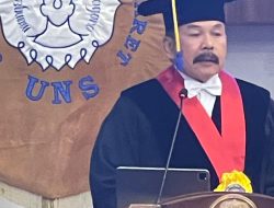 Jaksa Agung RI Beri Ulasan Terhadap Orasi Ilmiah Pengukuhan Profesor Kehormatan Prof. Dr. Bambang Sugeng Rukmono, S.H., M.H.  di Universitas Sebelas Maret Surakarta