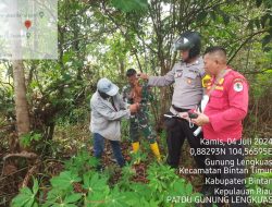 Antisipasi Karhutla, Tim Brigdalkarhutla Manggala Agni Bersama Bhabinkamtibmas Pantau Sumber Resapan Air