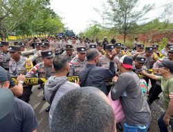 Kapolres Bintan Bersama FKPD Saksikan Langsung Penanggulangan Aksi Demo di Kantor KPUD Bintan