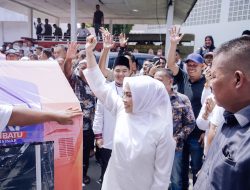 Ribuan Masyarakat Dampingi Paslon Bupati dan Wakil Bupati Labuhanbatu Maya dan Jamri Ke KPU Labuhanbatu