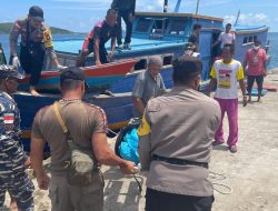 Polsek Tambelan Bantu Mayarakat Evakuasi Penemuan Mayat di Pinggir Pantai Pulau Sedua Besar Tambelan